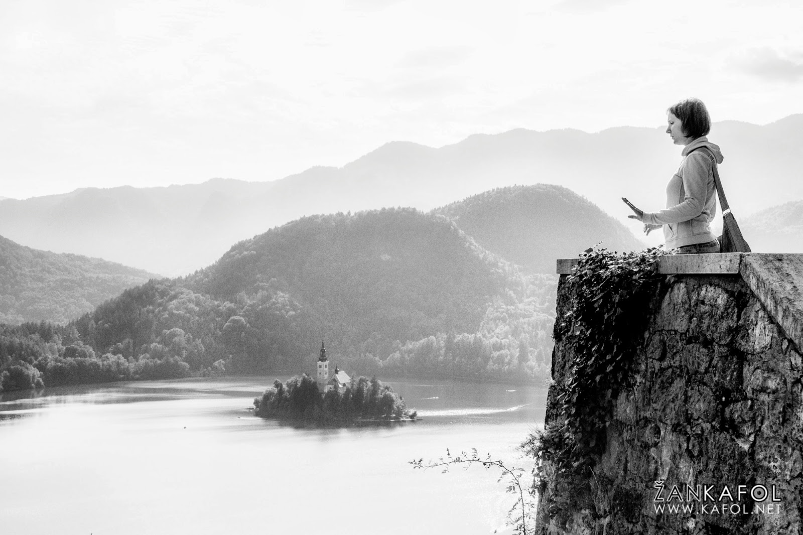 Razgled na Blejsko jezero z Blejskega gradu