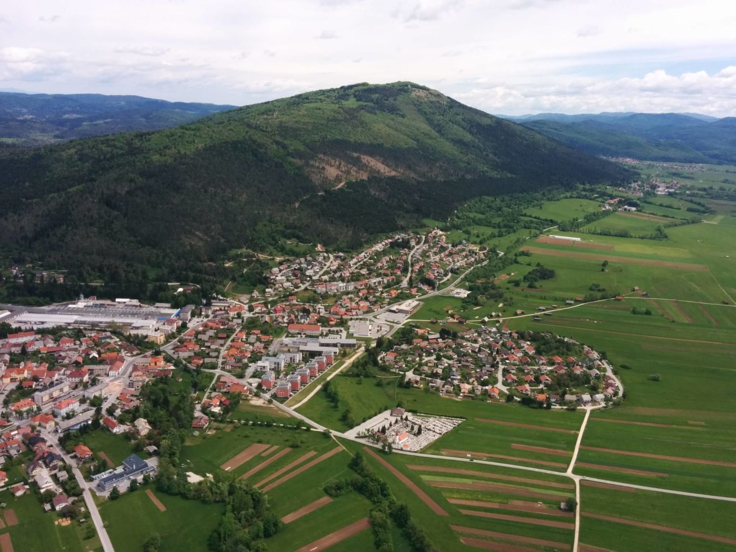 Cerknica in Slivnica iz zraka