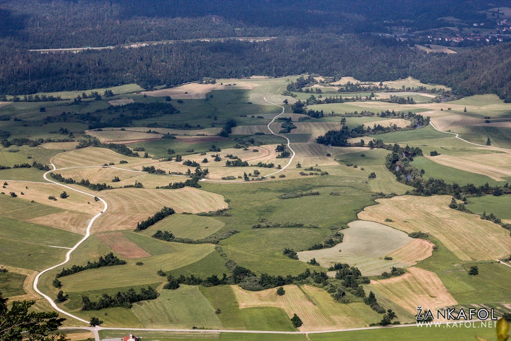 Planinsko polje poleti, ko je suho