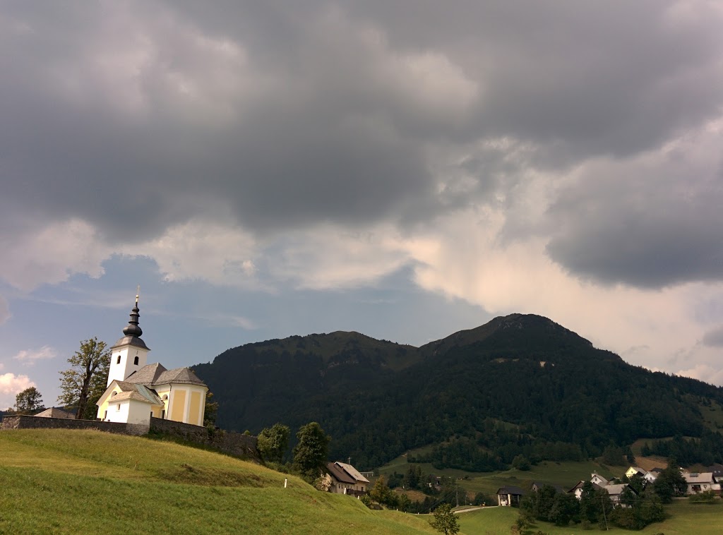 Pristanek v Spodnji Sorici - toča