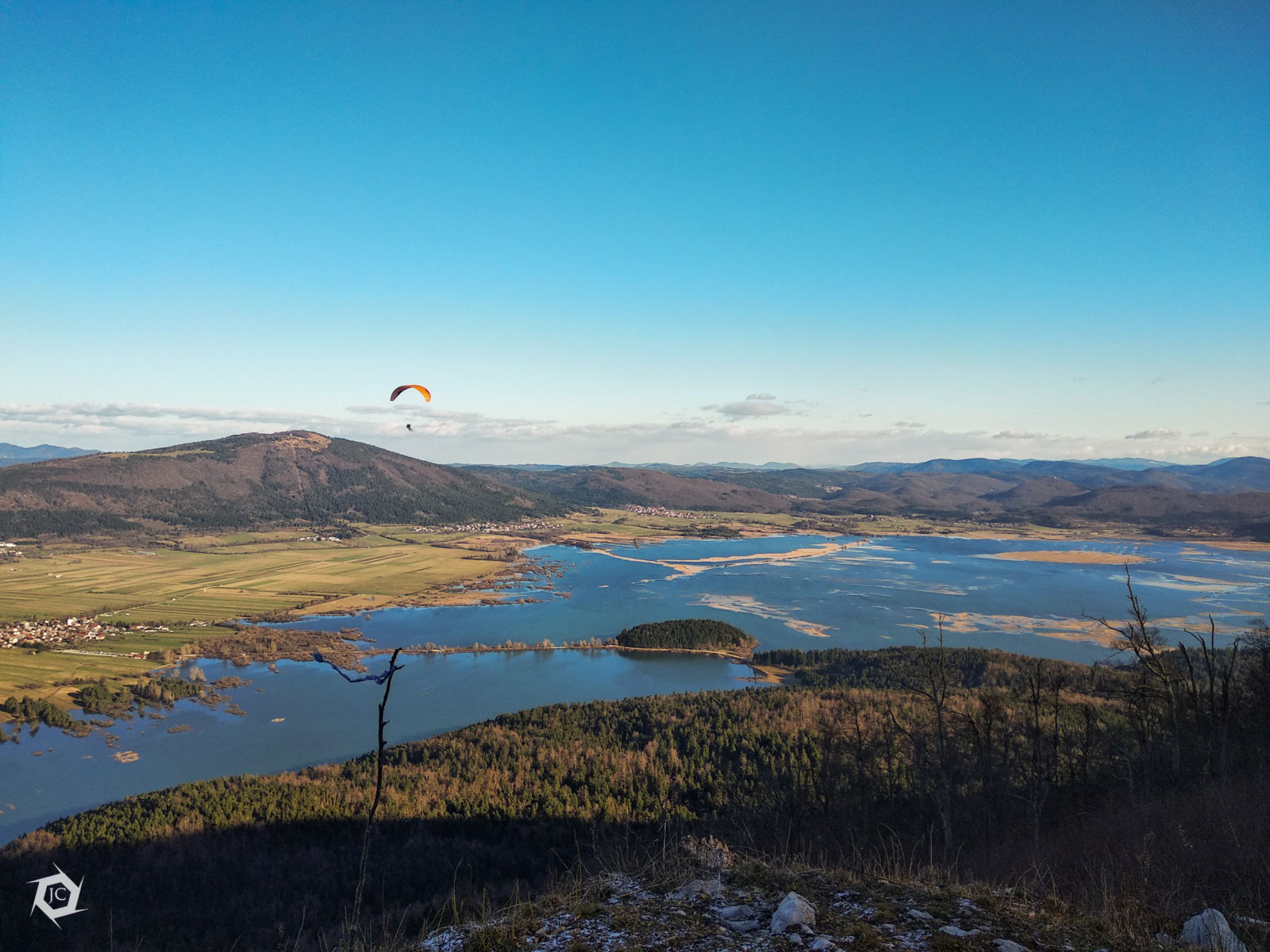 Poplavljeno Cerkniško jezero iz zraka