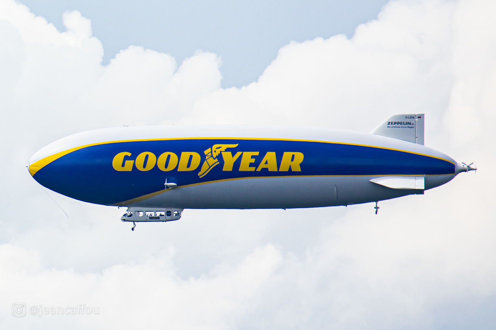 Goodyear Blimp - Zeppelin