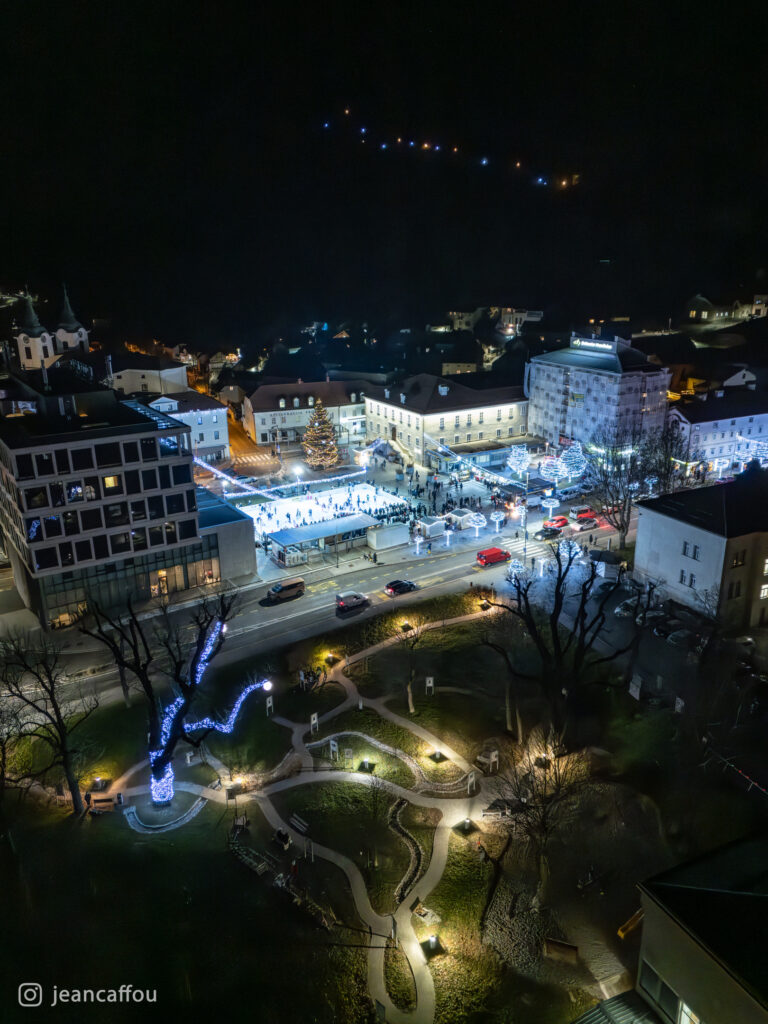 Okrašen park v Postojni